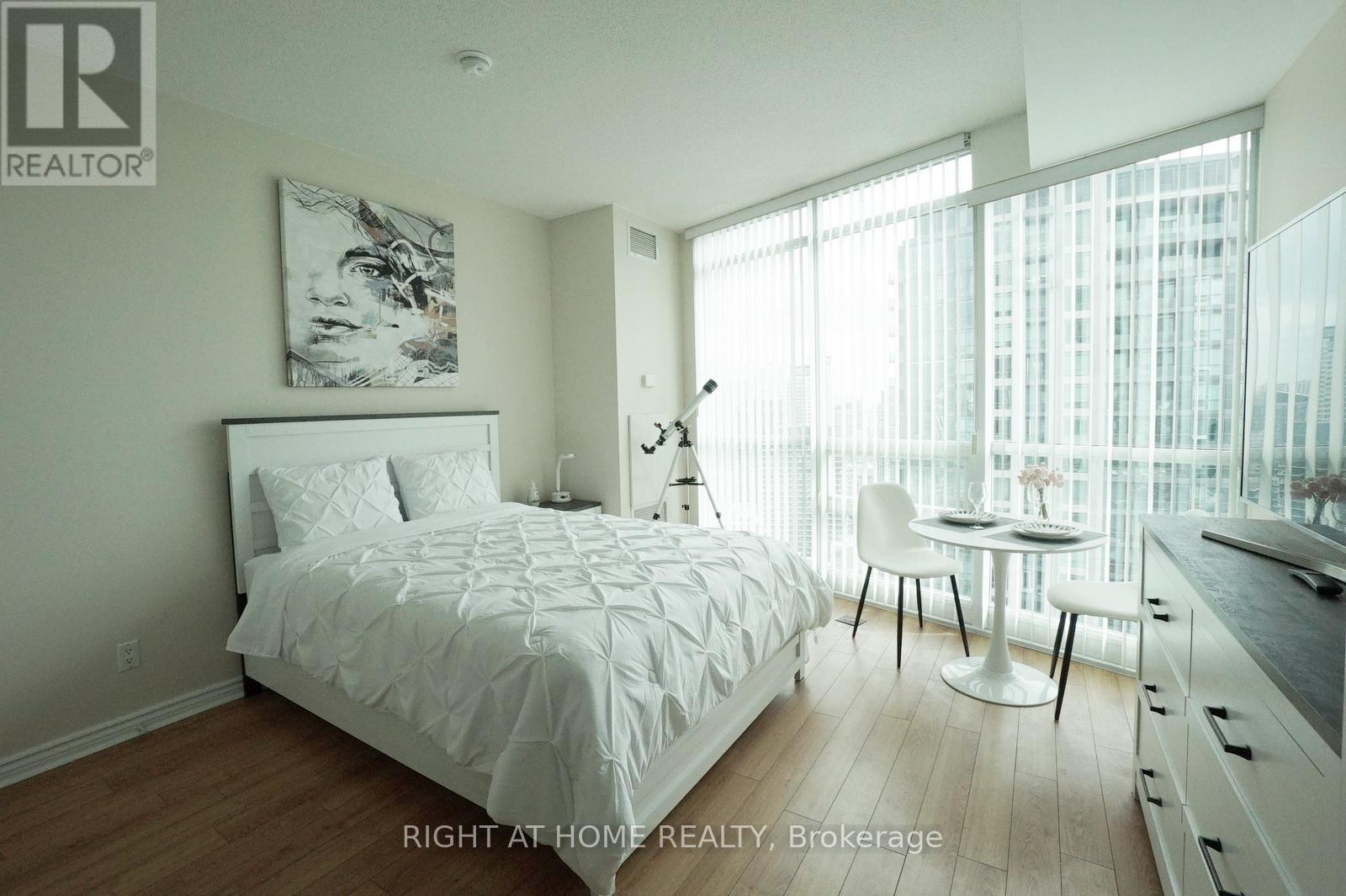 3307 - 219 Fort York Boulevard, Toronto, Ontario  M5V 1B1 - Photo 7 - C12685104