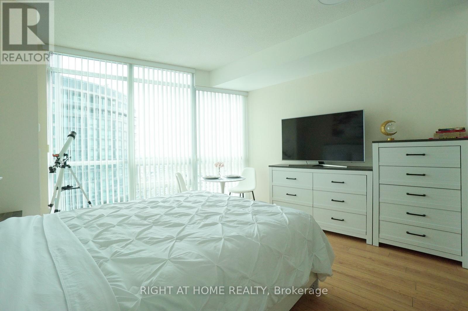 3307 - 219 Fort York Boulevard, Toronto, Ontario  M5V 1B1 - Photo 8 - C12685104