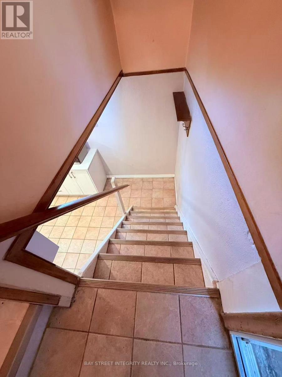 11 Southill Drive, Hamilton, Ontario  L9A 3K4 - Photo 2 - X12685102