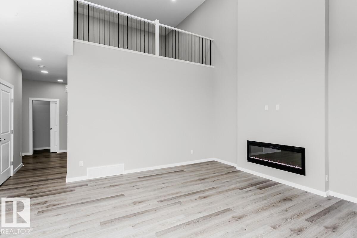 2363 Egret Wy Nw, Edmonton, Alberta  T6M 3G8 - Photo 4 - E4466617