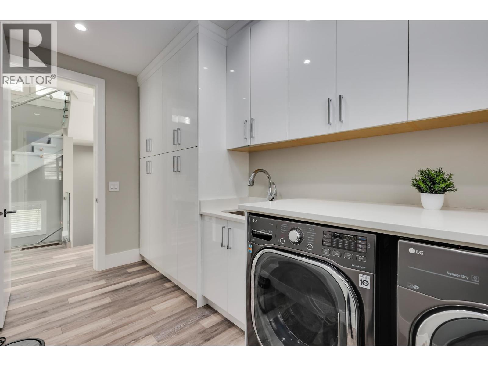 311 Avalon Drive, Port Moody, British Columbia  V3H 2X9 - Photo 12 - R3070844