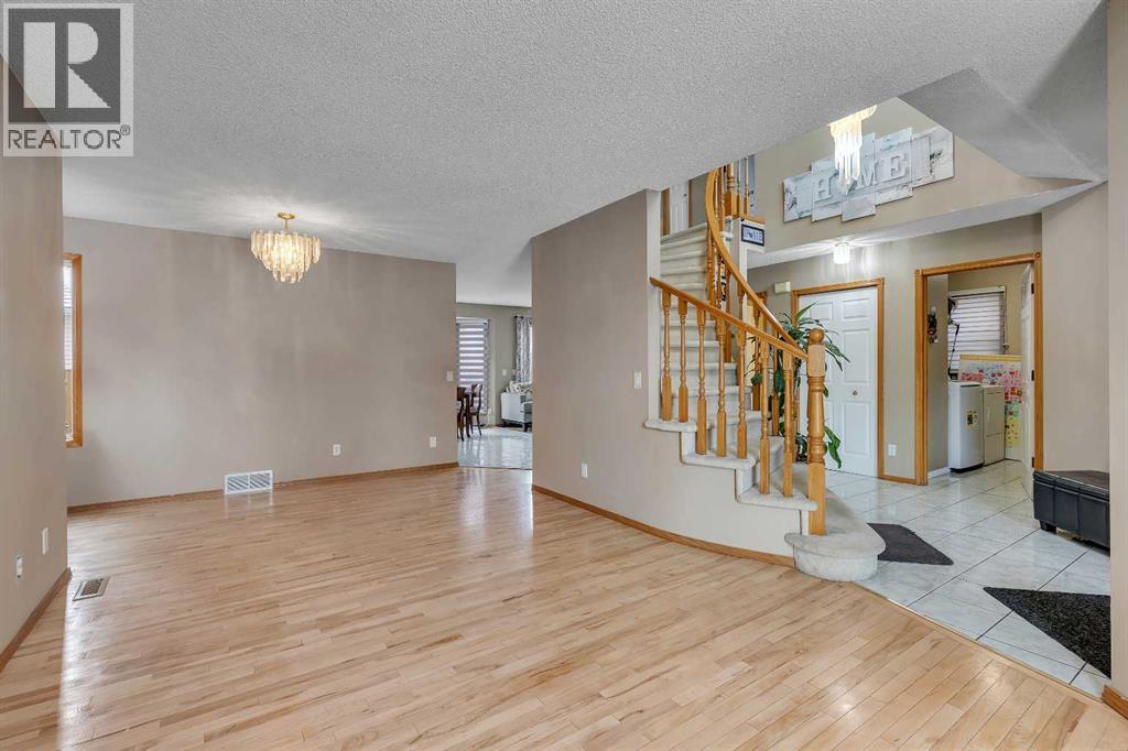 710 Coral Springs Boulevard Ne, Calgary, Alberta  T3J 3T3 - Photo 11 - A2278006