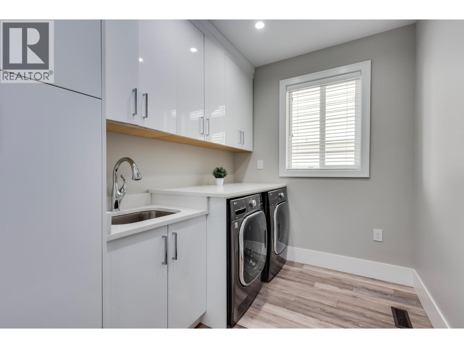 311 Avalon Drive, Port Moody, British Columbia  V3H 2X9 - Photo 11 - R3070844