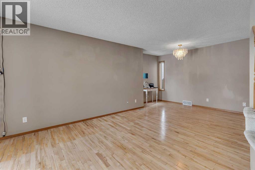 710 Coral Springs Boulevard Ne, Calgary, Alberta  T3J 3T3 - Photo 10 - A2278006