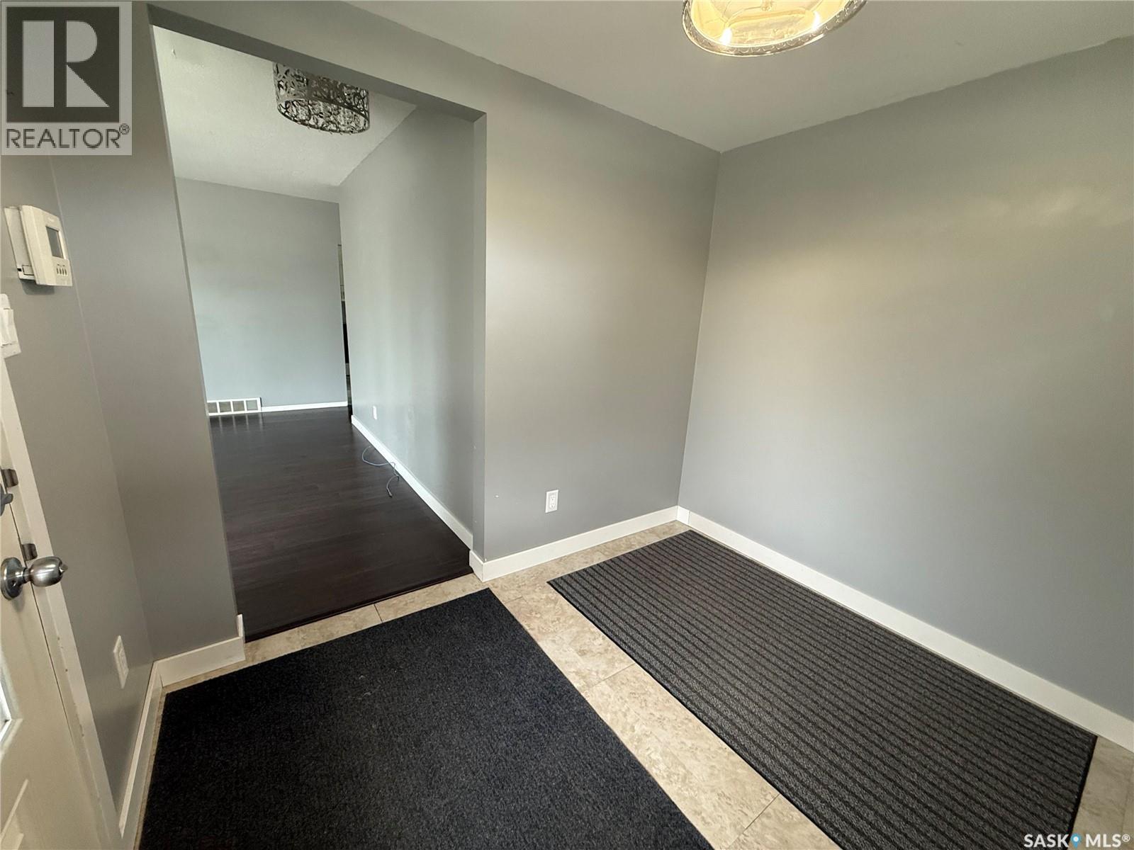 20 Scott Crescent, Weyburn, Saskatchewan  S4H 1T6 - Photo 4 - SK004329