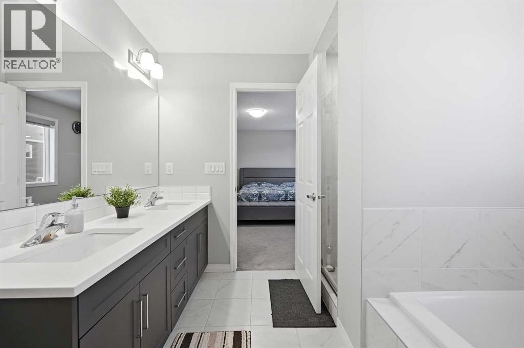 9 Osborne Link, Airdrie, Alberta  T4B 5E4 - Photo 38 - A2277275