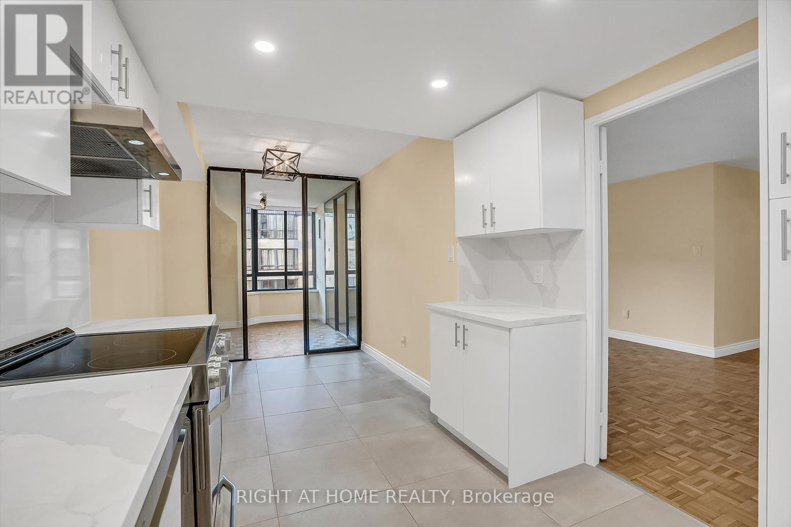 905 - 280 Simcoe Street, Toronto, Ontario  M5T 2Y5 - Photo 11 - C12685132