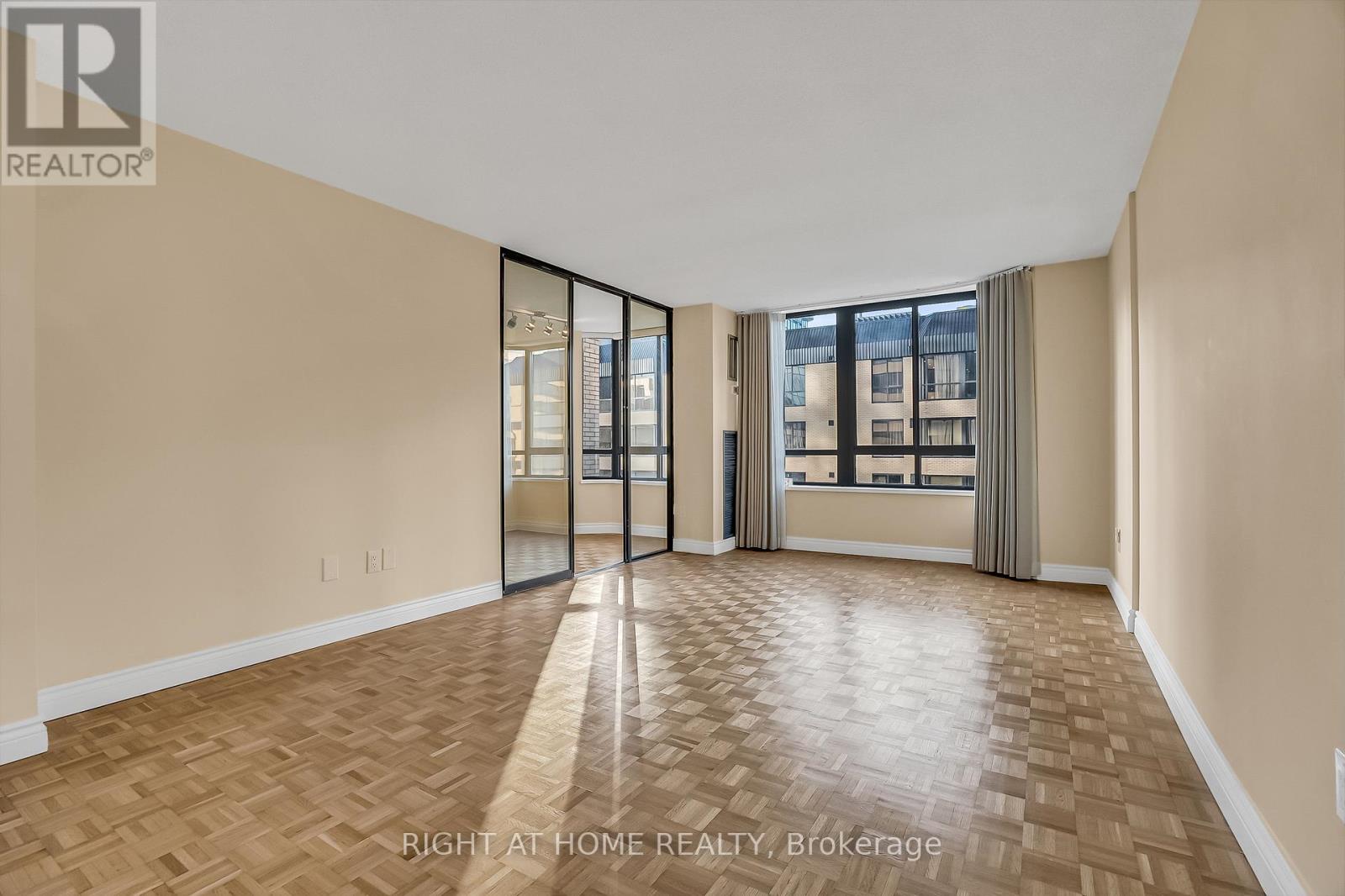 905 - 280 Simcoe Street, Toronto, Ontario  M5T 2Y5 - Photo 13 - C12685132