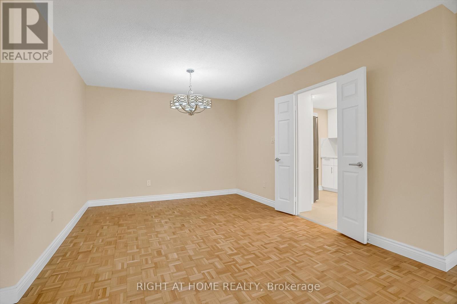 905 - 280 Simcoe Street, Toronto, Ontario  M5T 2Y5 - Photo 17 - C12685132