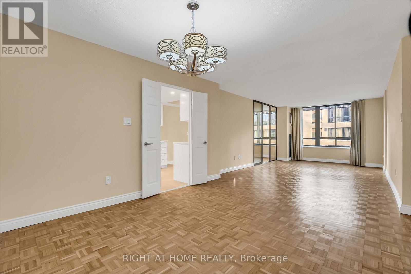 905 - 280 Simcoe Street, Toronto, Ontario  M5T 2Y5 - Photo 19 - C12685132