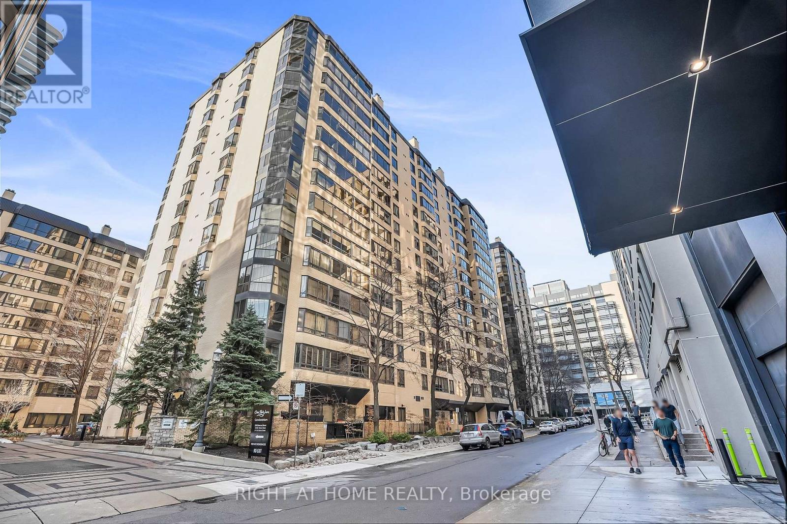 905 - 280 Simcoe Street, Toronto, Ontario  M5T 2Y5 - Photo 2 - C12685132