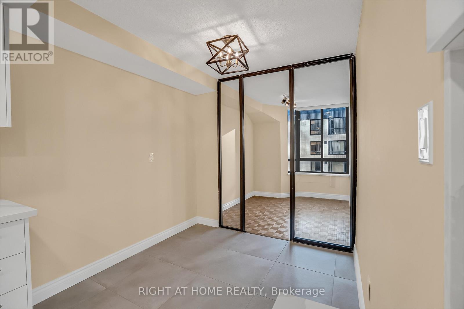 905 - 280 Simcoe Street, Toronto, Ontario  M5T 2Y5 - Photo 20 - C12685132