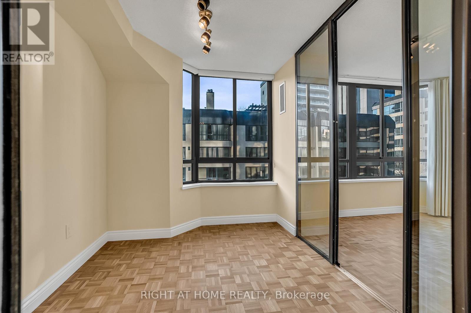 905 - 280 Simcoe Street, Toronto, Ontario  M5T 2Y5 - Photo 21 - C12685132