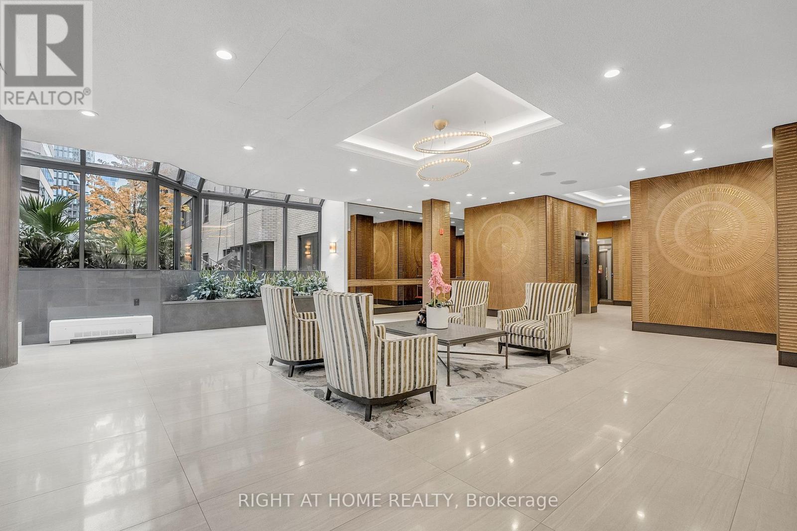 905 - 280 Simcoe Street, Toronto, Ontario  M5T 2Y5 - Photo 4 - C12685132