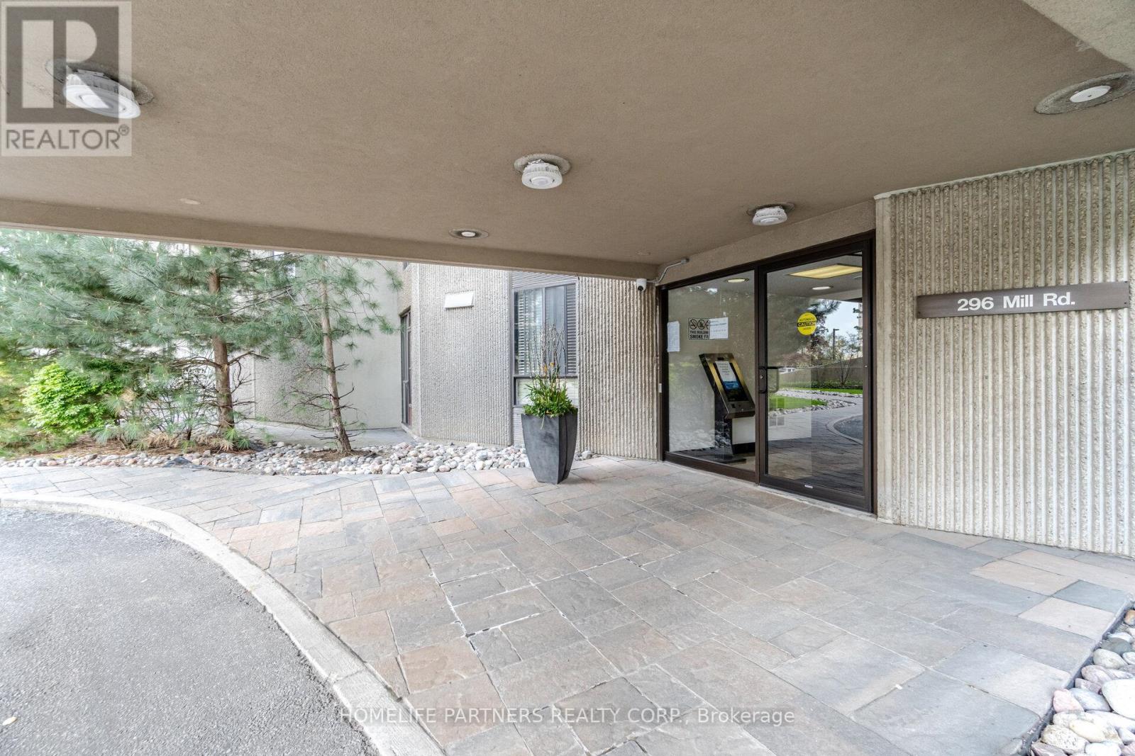 G3 - 296 Mill Road, Toronto, Ontario  M9C 4X8 - Photo 2 - W12685124