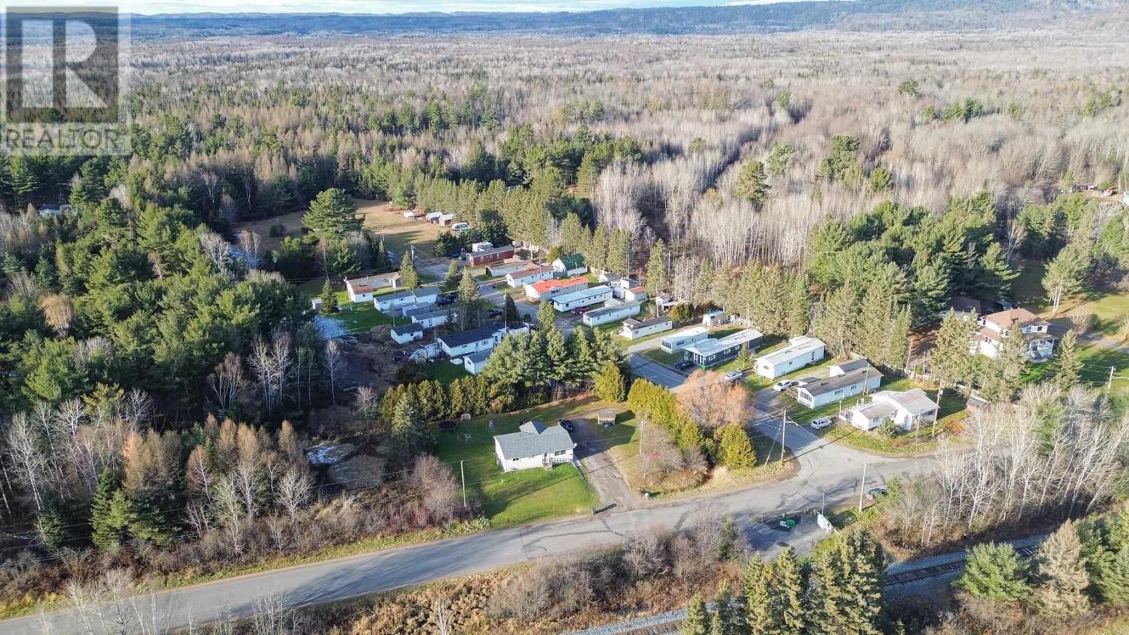 664 Frontenac St, Sault Ste. Marie, Ontario  P6A 5K9 - Photo 3 - SM253375