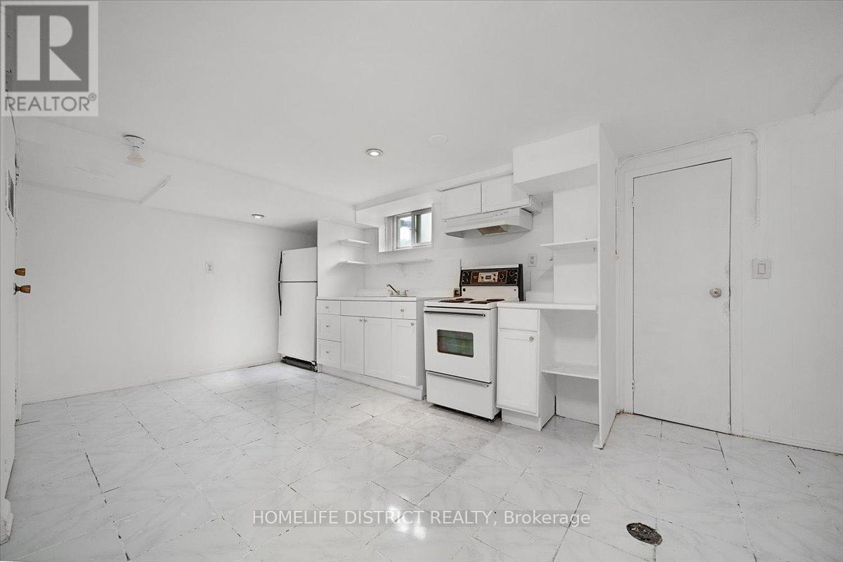 2055 Eglinton Avenue W, Toronto, Ontario  M6E 2K4 - Photo 28 - W12685138