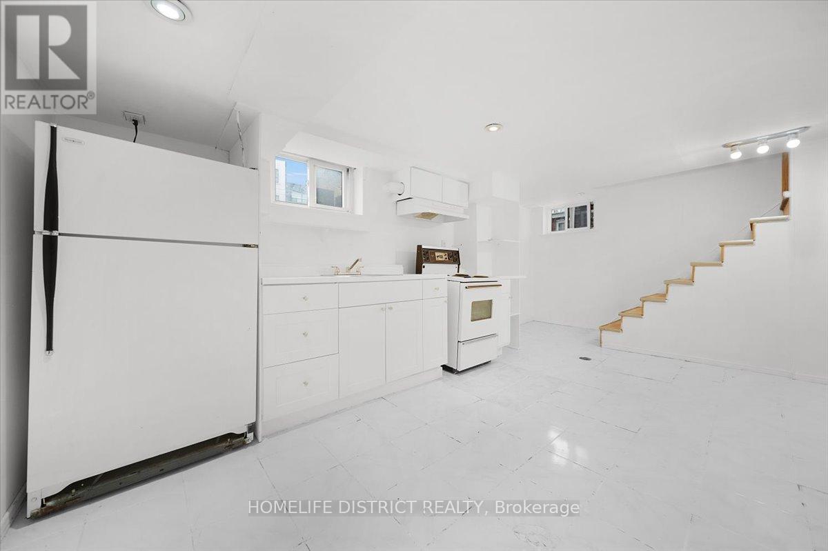 2055 Eglinton Avenue W, Toronto, Ontario  M6E 2K4 - Photo 30 - W12685138