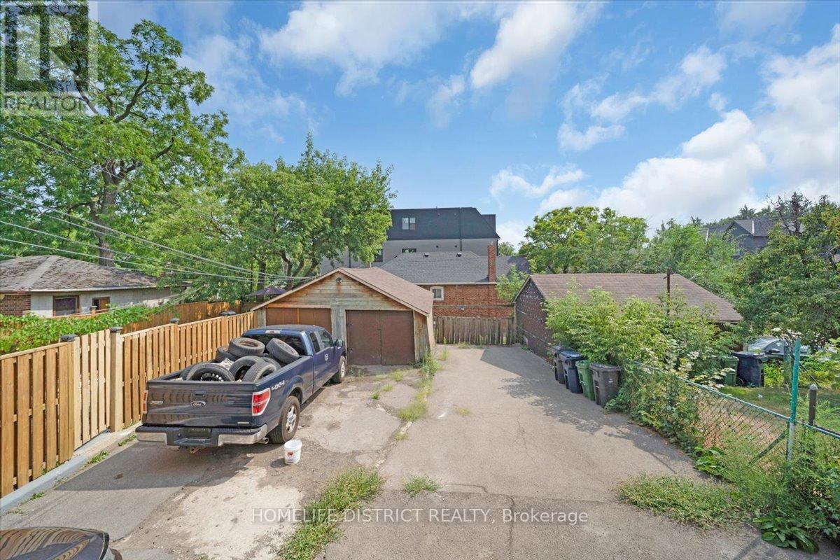 2055 Eglinton Avenue W, Toronto, Ontario  M6E 2K4 - Photo 37 - W12685138