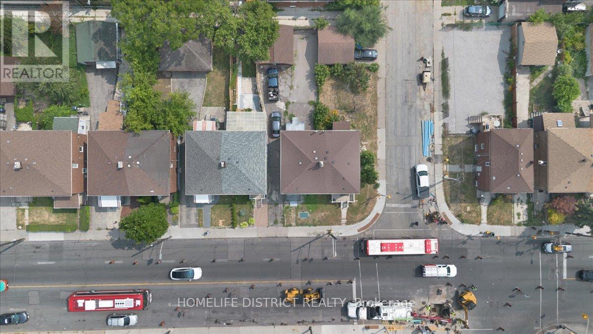 2055 Eglinton Avenue W, Toronto, Ontario  M6E 2K4 - Photo 46 - W12685138