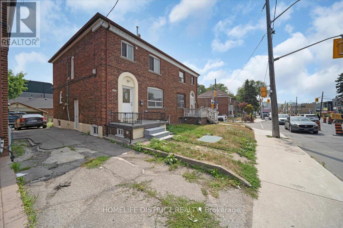 2055 Eglinton Avenue W, Toronto, Ontario  M6E 2K4 - Photo 48 - W12685138