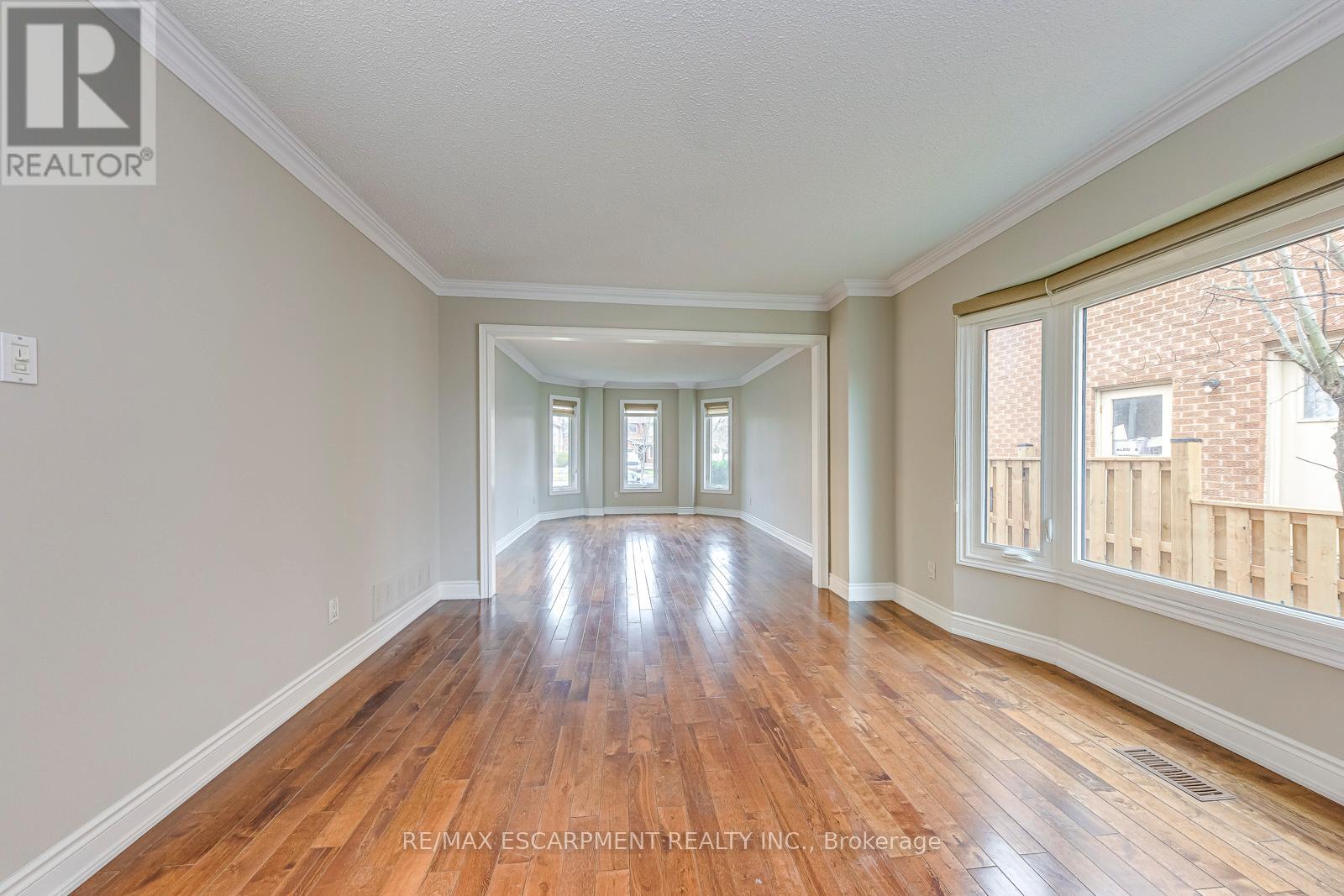 1362 Pilgrims Way, Oakville, Ontario  L6M 2W4 - Photo 10 - W12685148