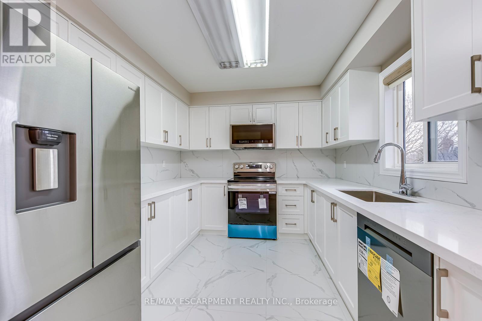 1362 Pilgrims Way, Oakville, Ontario  L6M 2W4 - Photo 17 - W12685148