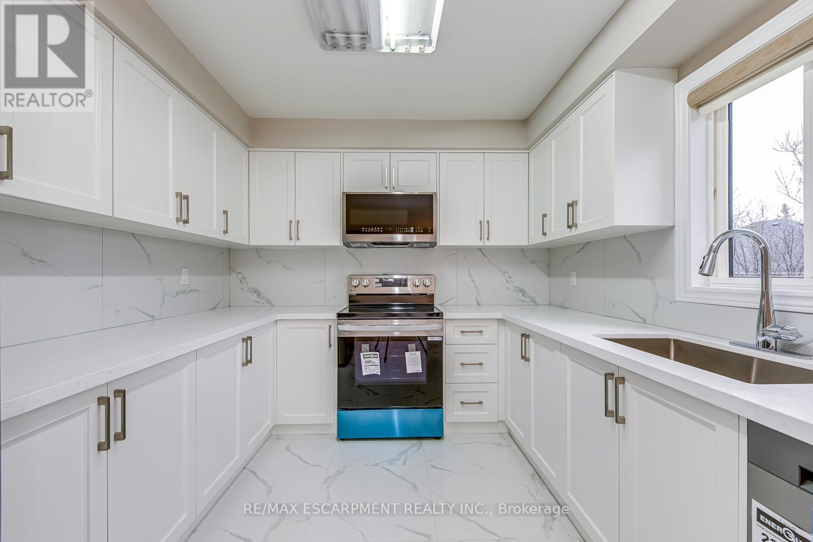 1362 Pilgrims Way, Oakville, Ontario  L6M 2W4 - Photo 18 - W12685148