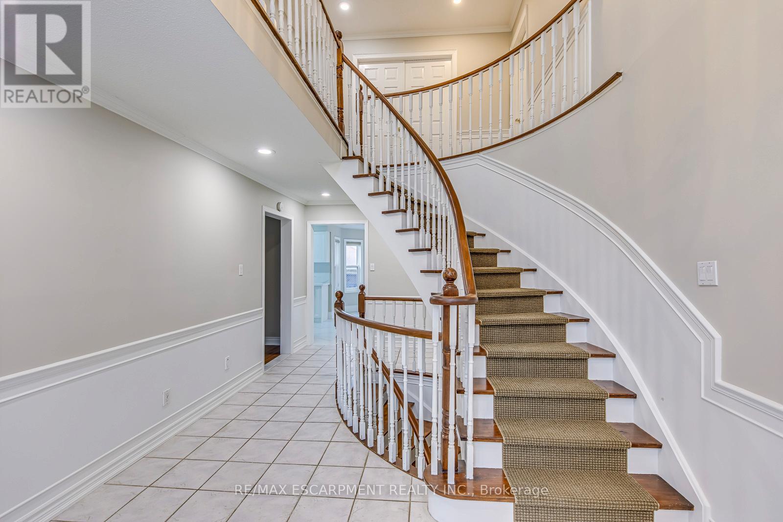 1362 Pilgrims Way, Oakville, Ontario  L6M 2W4 - Photo 24 - W12685148