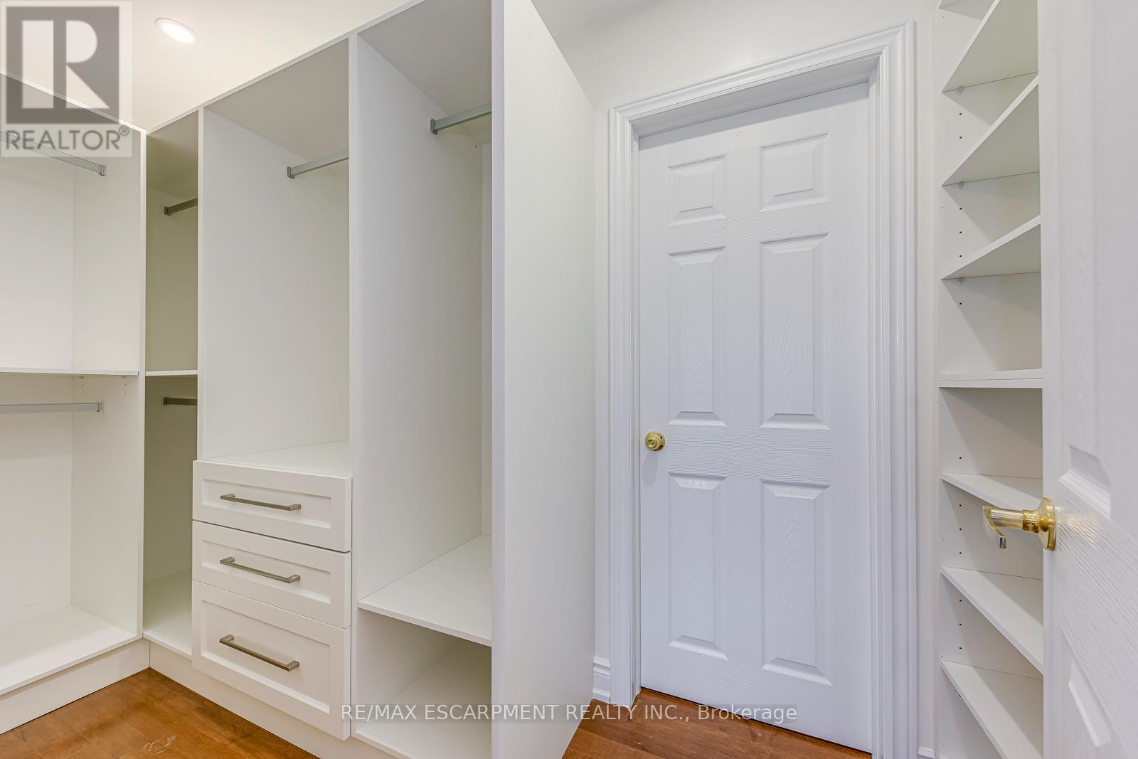 1362 Pilgrims Way, Oakville, Ontario  L6M 2W4 - Photo 31 - W12685148