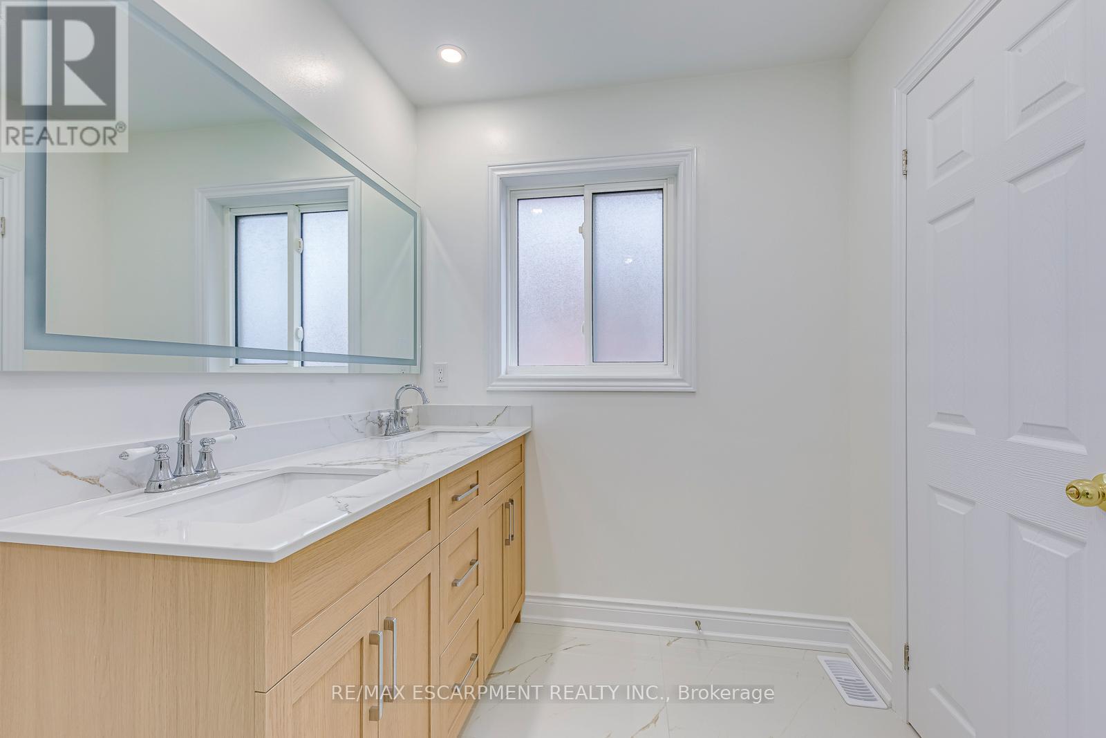 1362 Pilgrims Way, Oakville, Ontario  L6M 2W4 - Photo 33 - W12685148