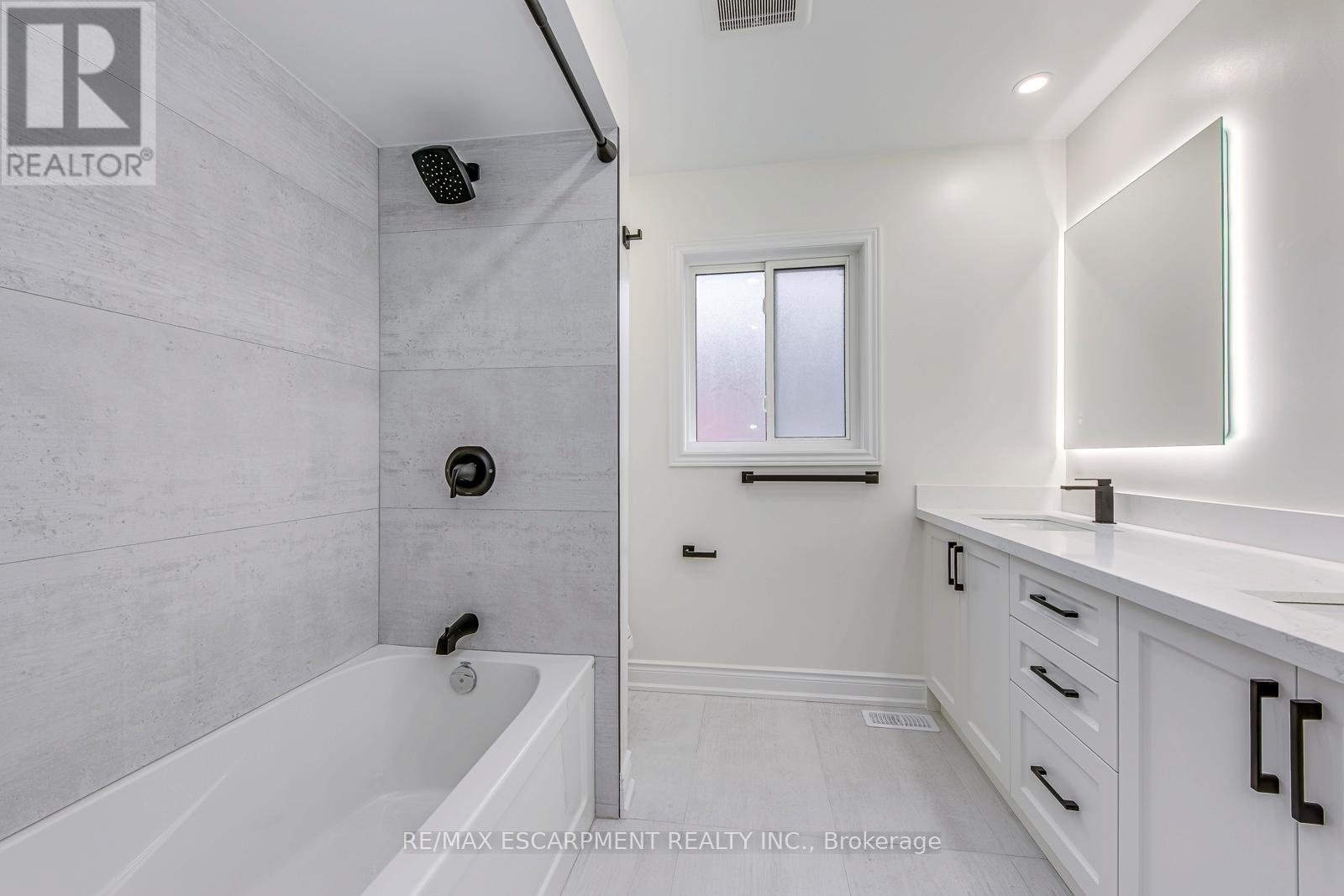 1362 Pilgrims Way, Oakville, Ontario  L6M 2W4 - Photo 42 - W12685148