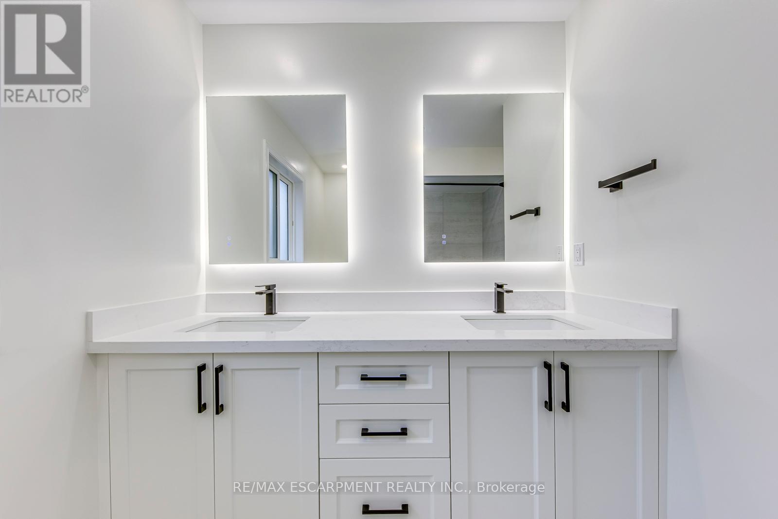 1362 Pilgrims Way, Oakville, Ontario  L6M 2W4 - Photo 43 - W12685148