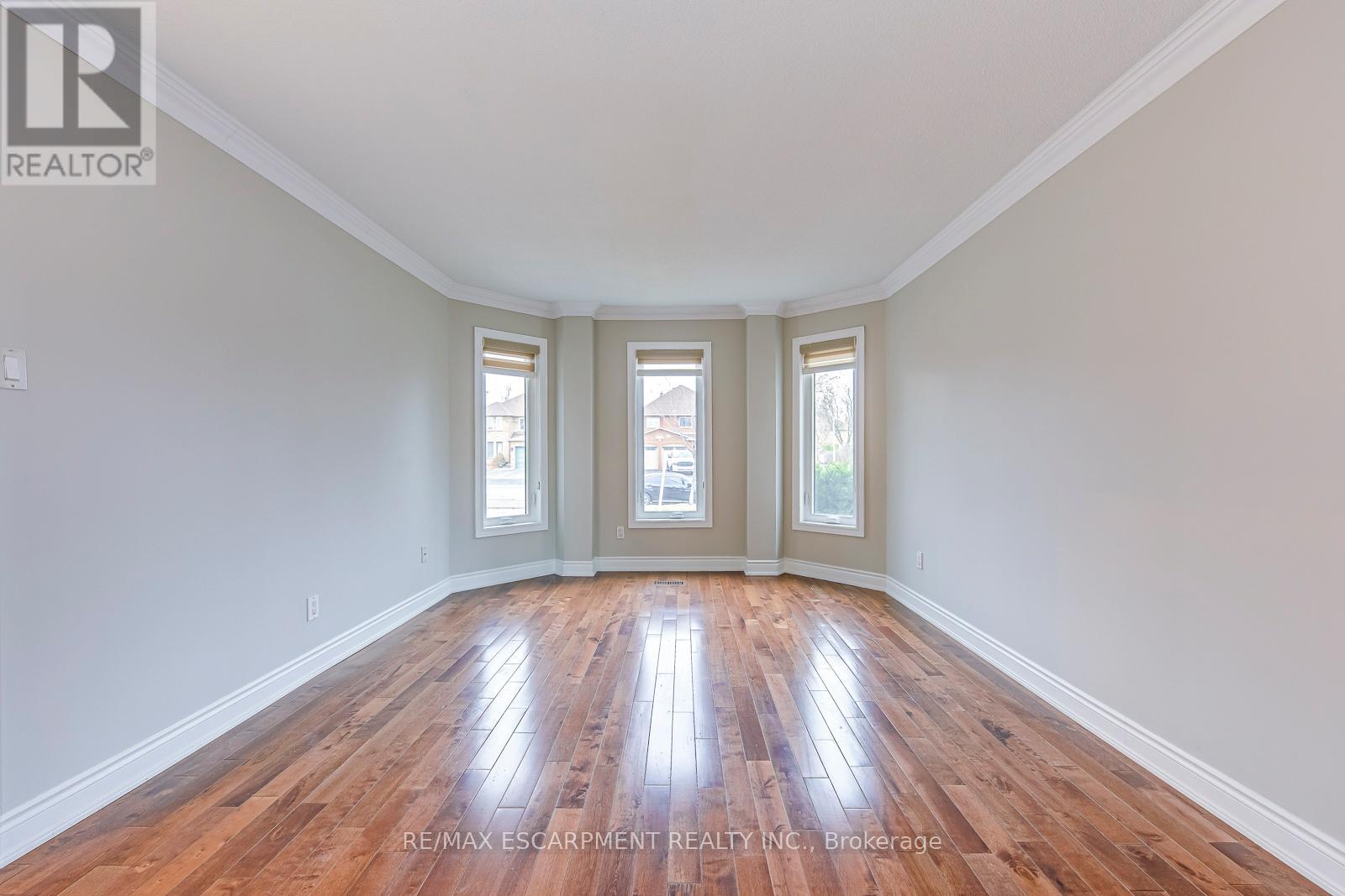 1362 Pilgrims Way, Oakville, Ontario  L6M 2W4 - Photo 7 - W12685148