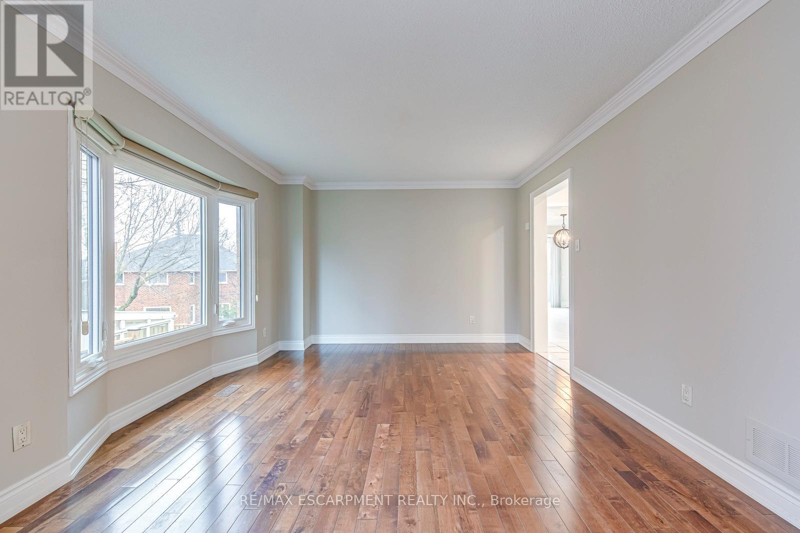 1362 Pilgrims Way, Oakville, Ontario  L6M 2W4 - Photo 9 - W12685148