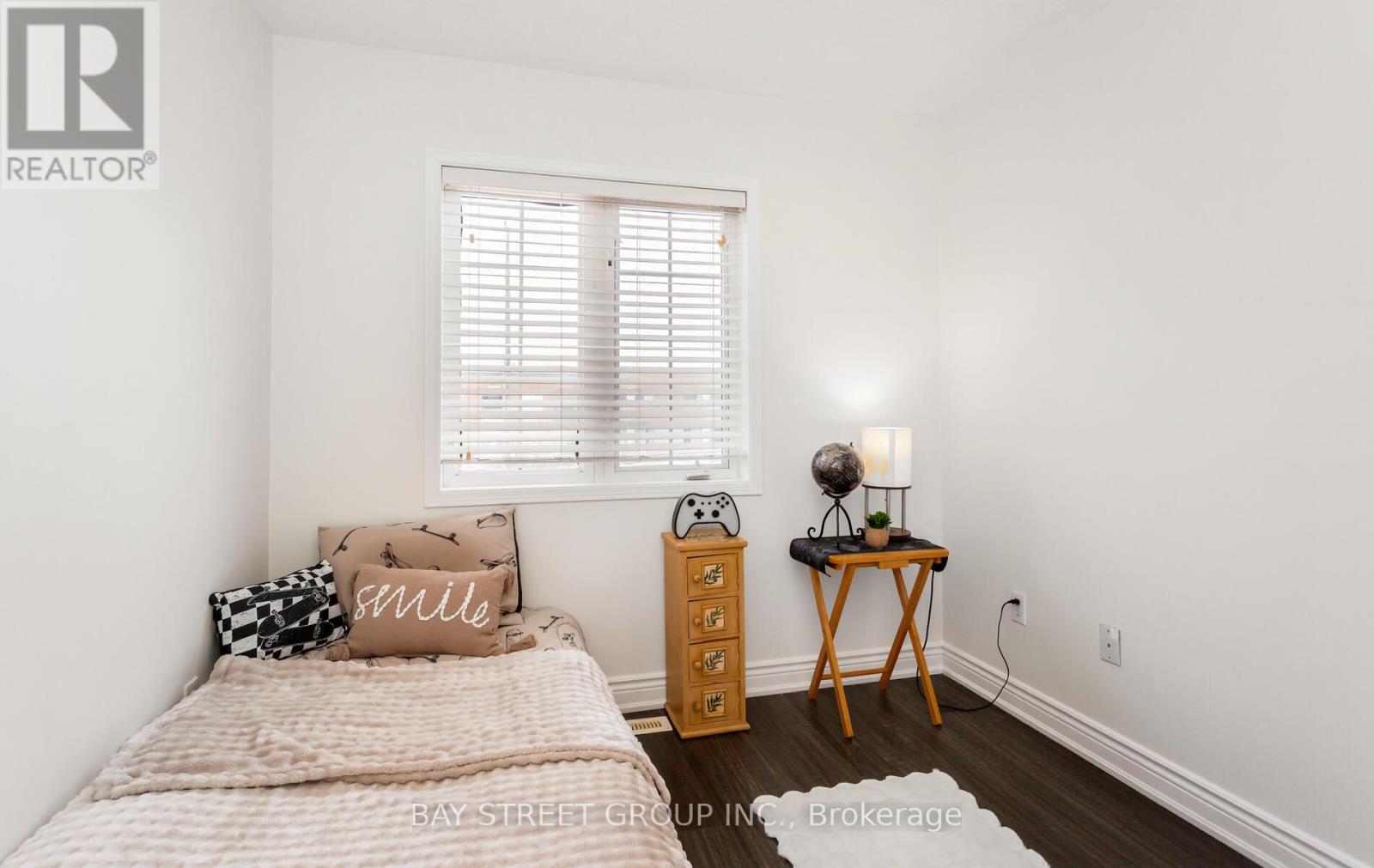 1104 Davis Lane, Milton, Ontario  L9T 5P9 - Photo 10 - W12685156