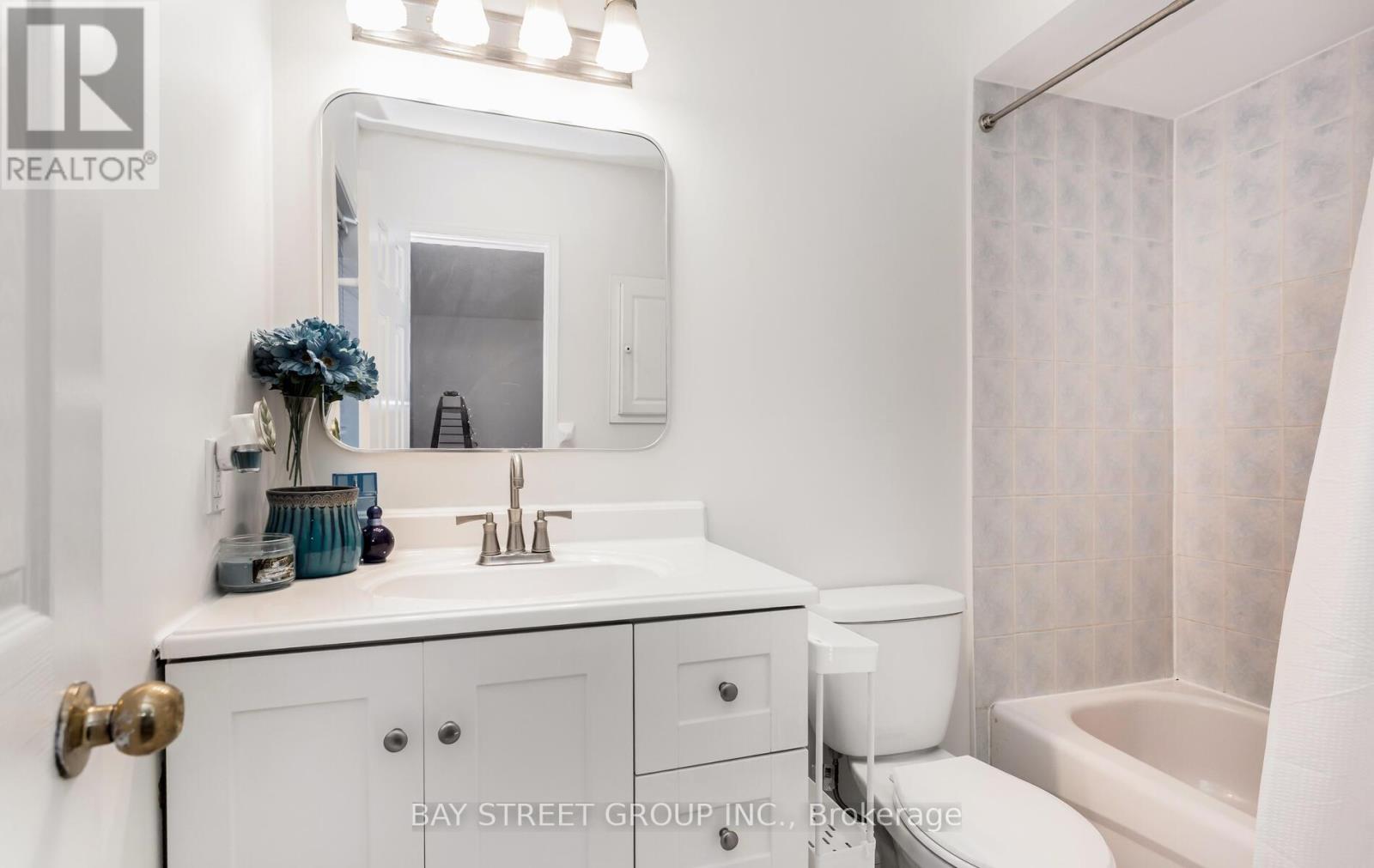 1104 Davis Lane, Milton, Ontario  L9T 5P9 - Photo 12 - W12685156