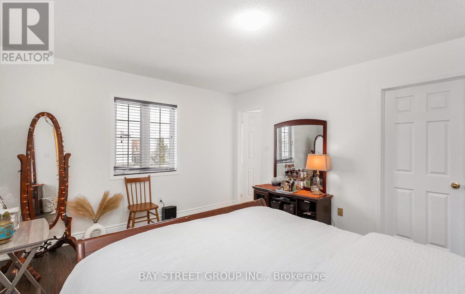 1104 Davis Lane, Milton, Ontario  L9T 5P9 - Photo 13 - W12685156