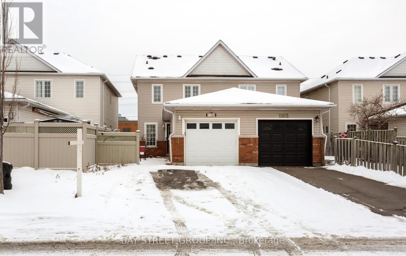 1104 Davis Lane, Milton, Ontario  L9T 5P9 - Photo 2 - W12685156