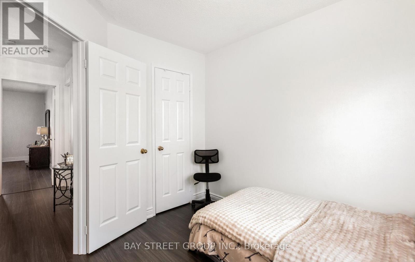 1104 Davis Lane, Milton, Ontario  L9T 5P9 - Photo 4 - W12685156