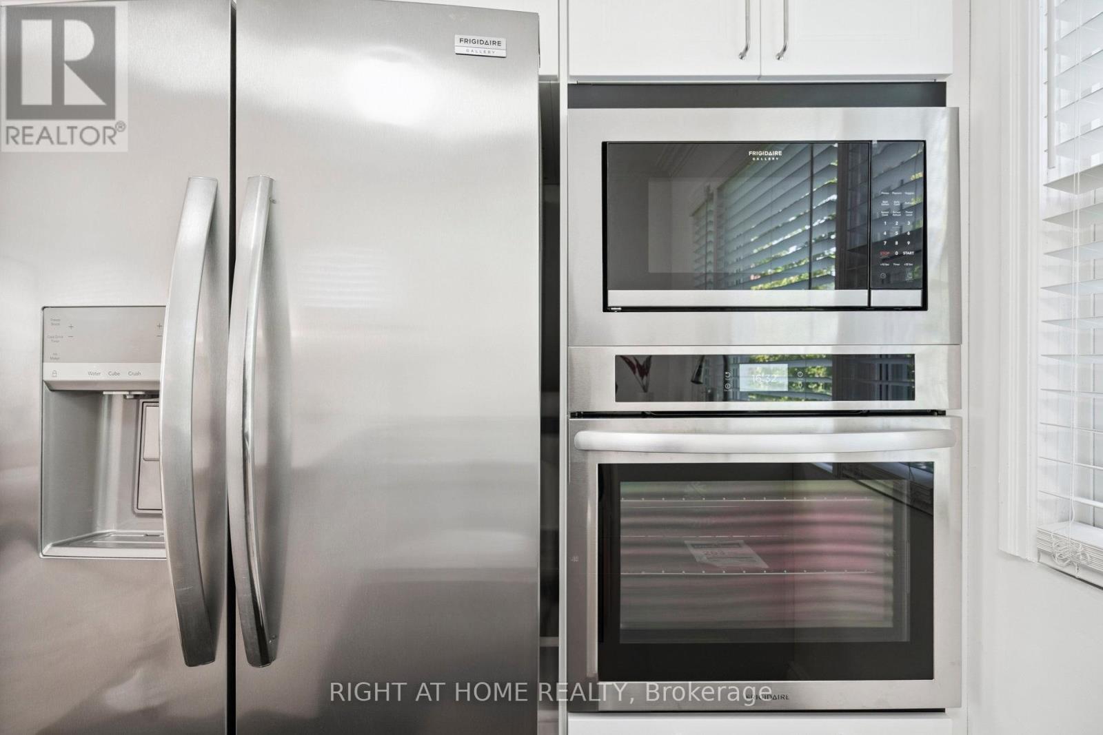 105 Glenridge Avenue, St. Catharines, Ontario  L2R 4X5 - Photo 11 - X12685144