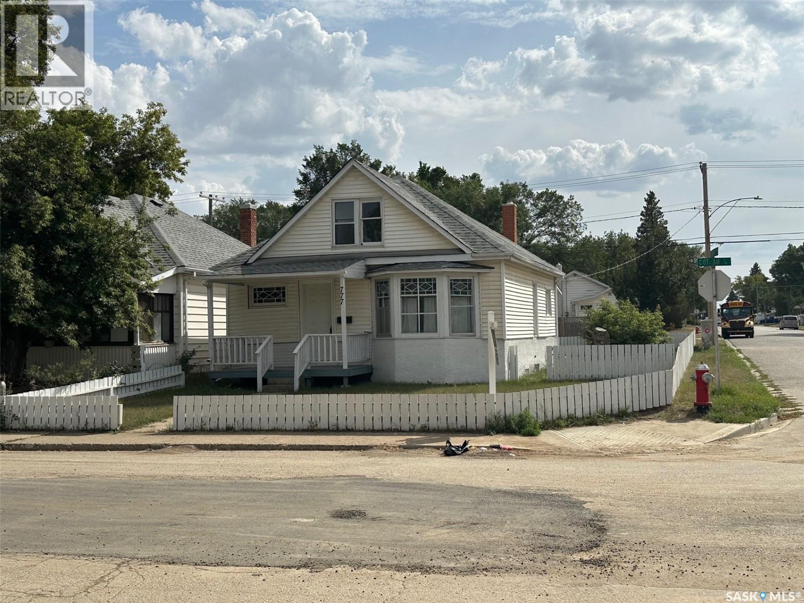 777 Coteau Street W, Moose Jaw, Saskatchewan  S6H 5E7 - Photo 3 - SK026595