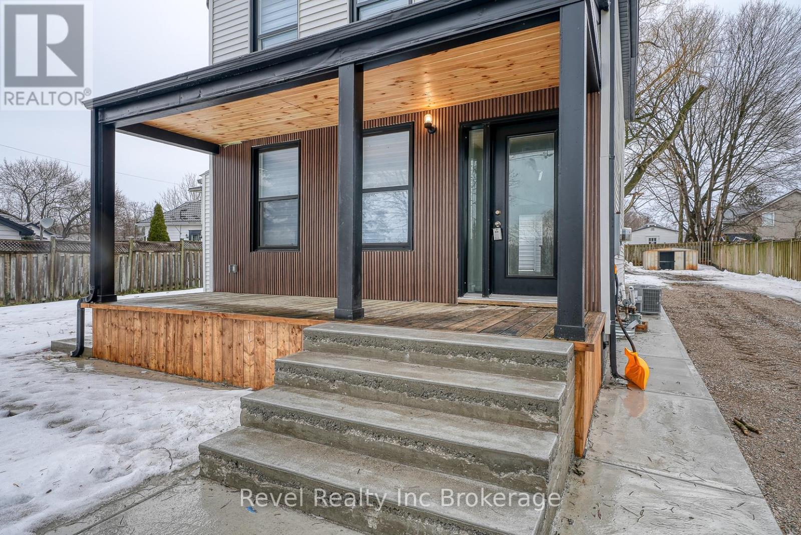 241 Charles Street W, Ingersoll, Ontario  N5C 2M5 - Photo 4 - X12685162