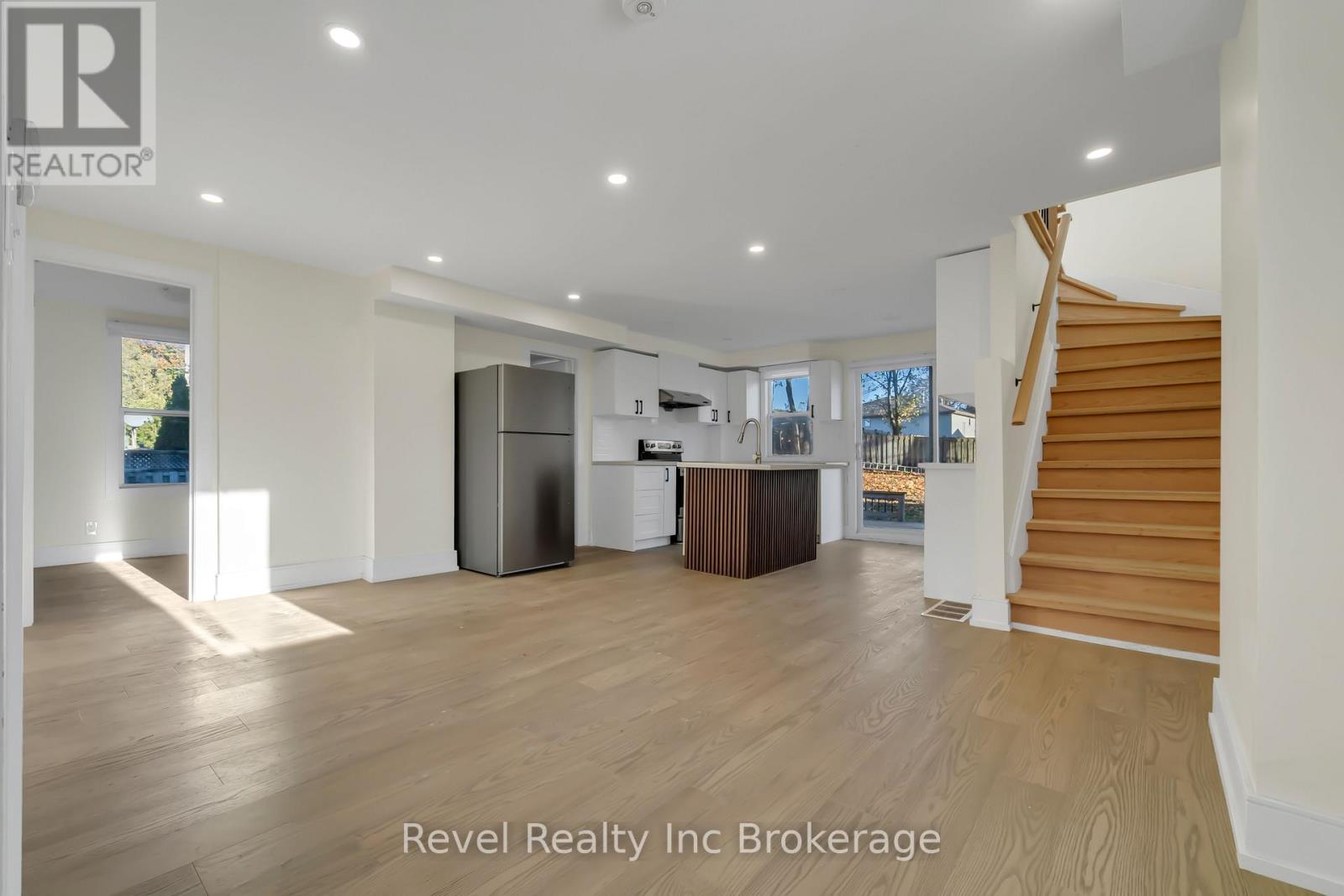 241 Charles Street W, Ingersoll, Ontario  N5C 2M5 - Photo 8 - X12685162