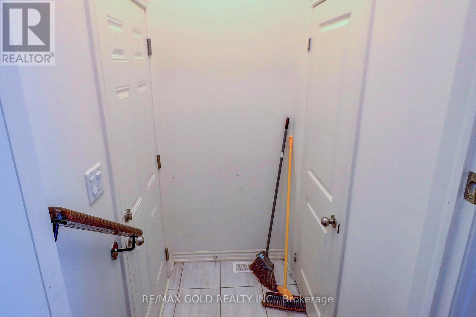 1222 Rexton Drive, Oshawa, Ontario  L1H 8L7 - Photo 7 - E12674410