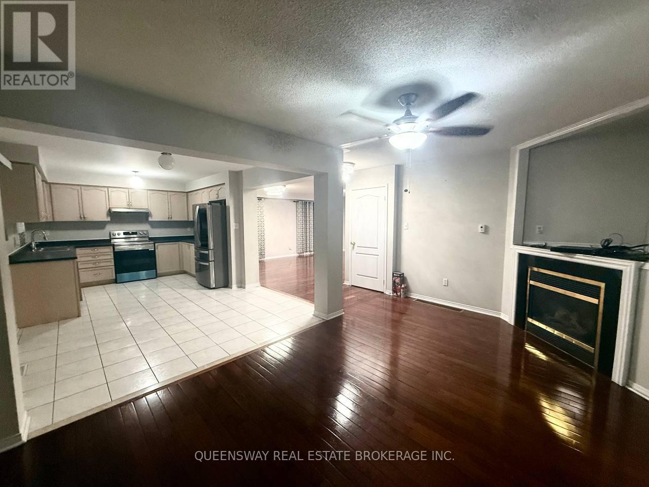 85 Botavia Downs N, Brampton, Ontario  L7A 3R5 - Photo 2 - W12684786