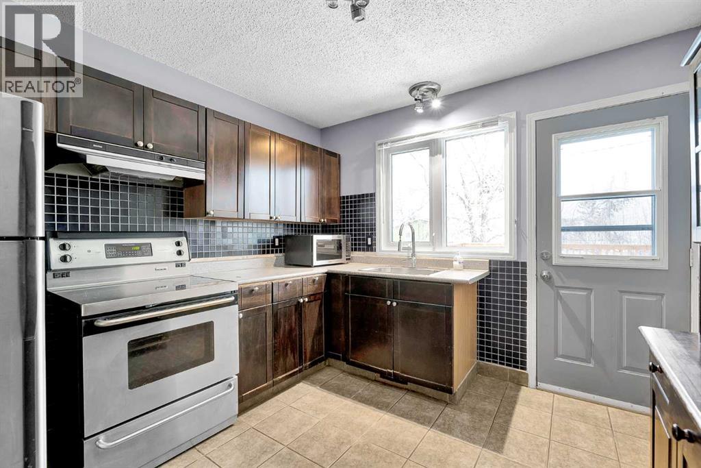 111 Dovertree Place Se, Calgary, Alberta  t2b 2k3 - Photo 13 - A2277343