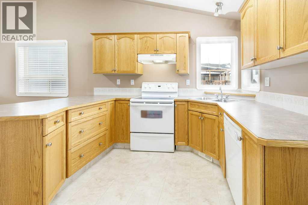 207 Lancaster Drive, Red Deer, Alberta  T4R 2R4 - Photo 5 - A2273534