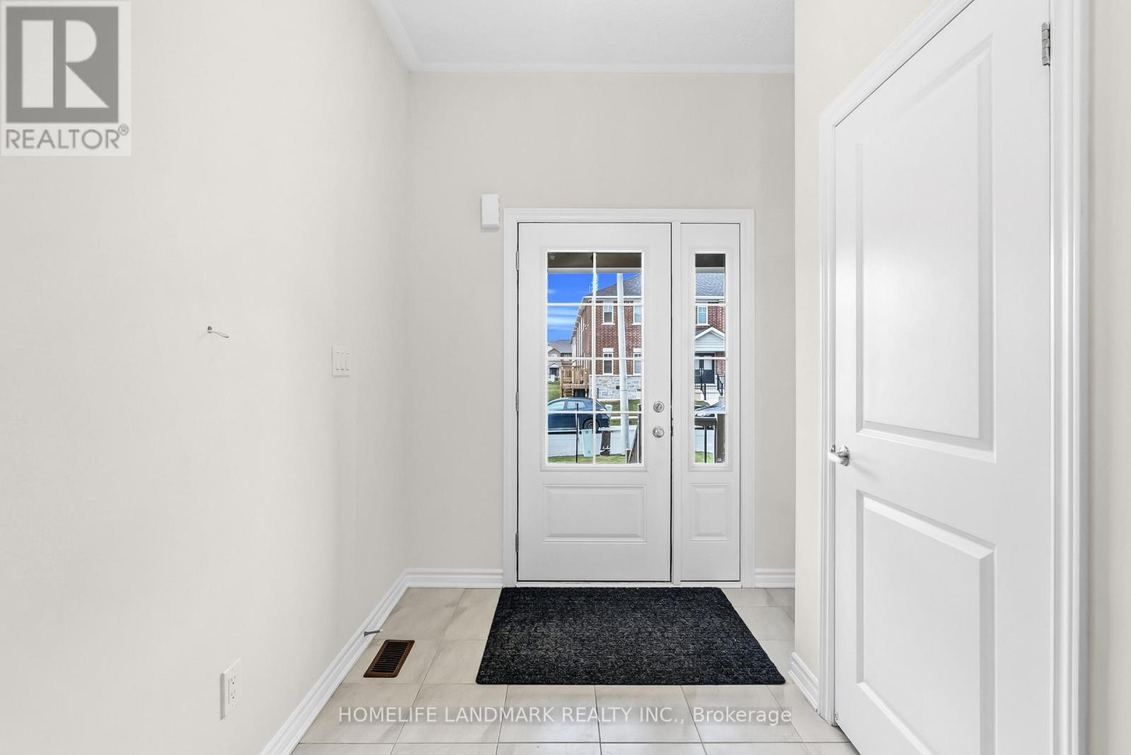 21 Sapphire Way, Thorold, Ontario  L0S 1A0 - Photo 5 - X12685172