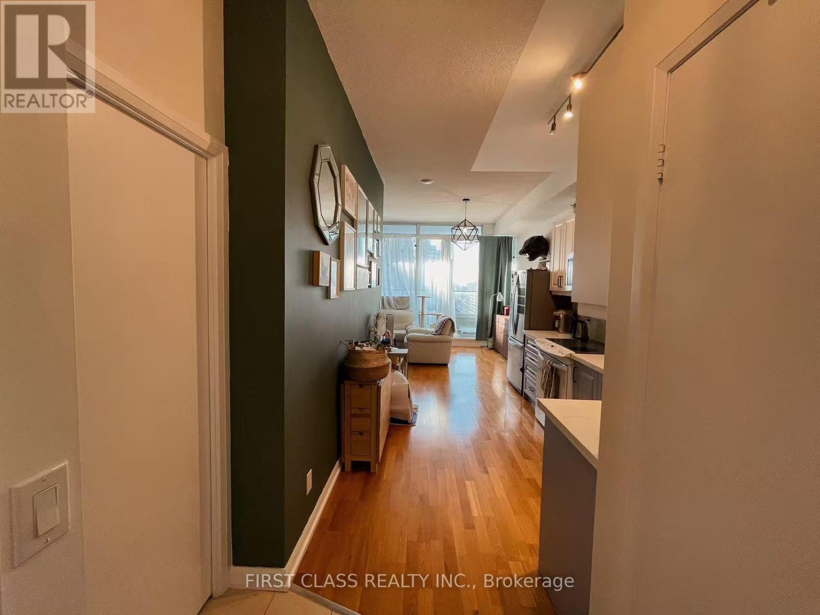 1827 - 111 Elizabeth Street, Toronto, Ontario  M5G 1P7 - Photo 2 - C12685186